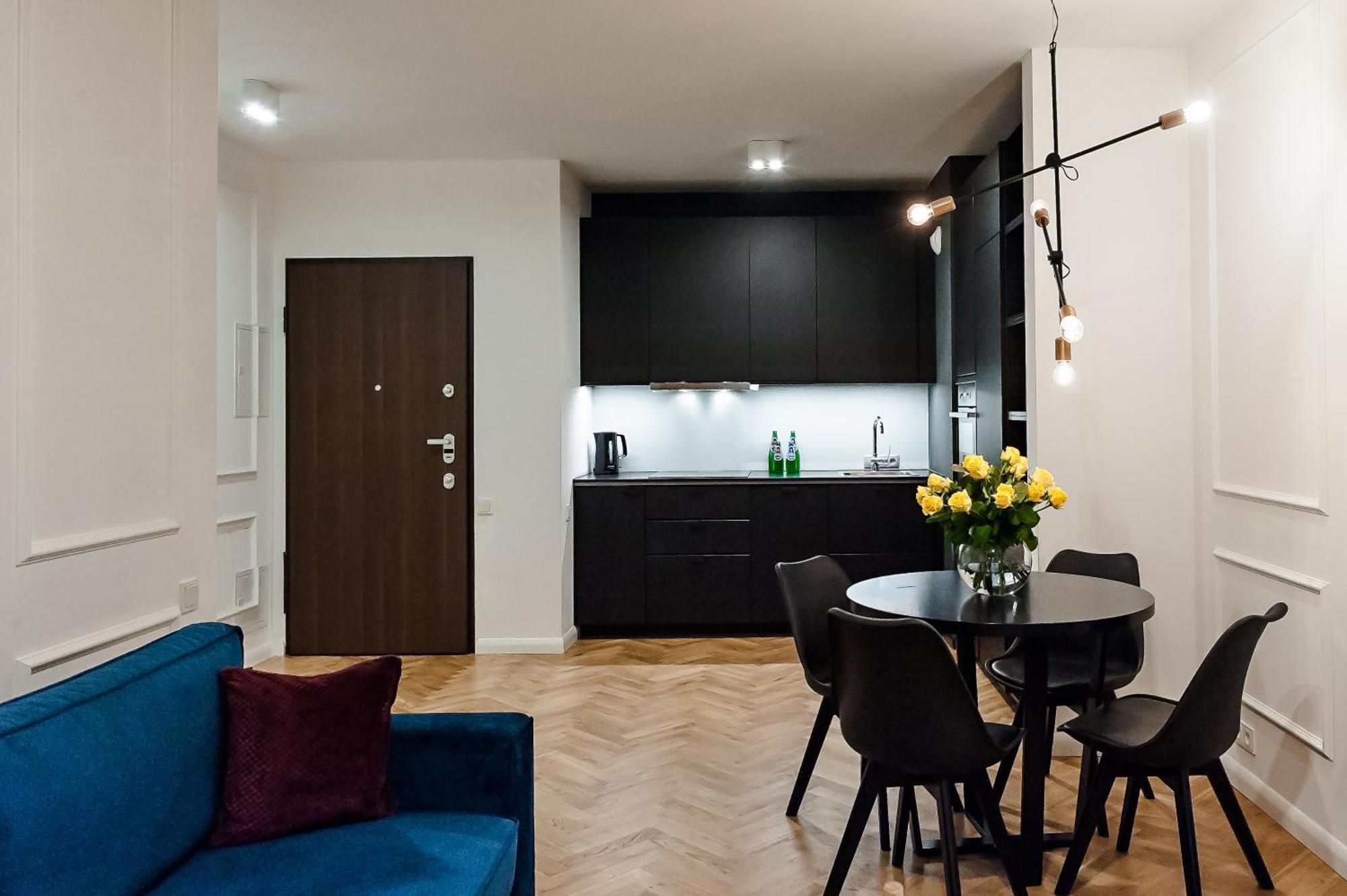 Deluxe One-Bedroom Apartment