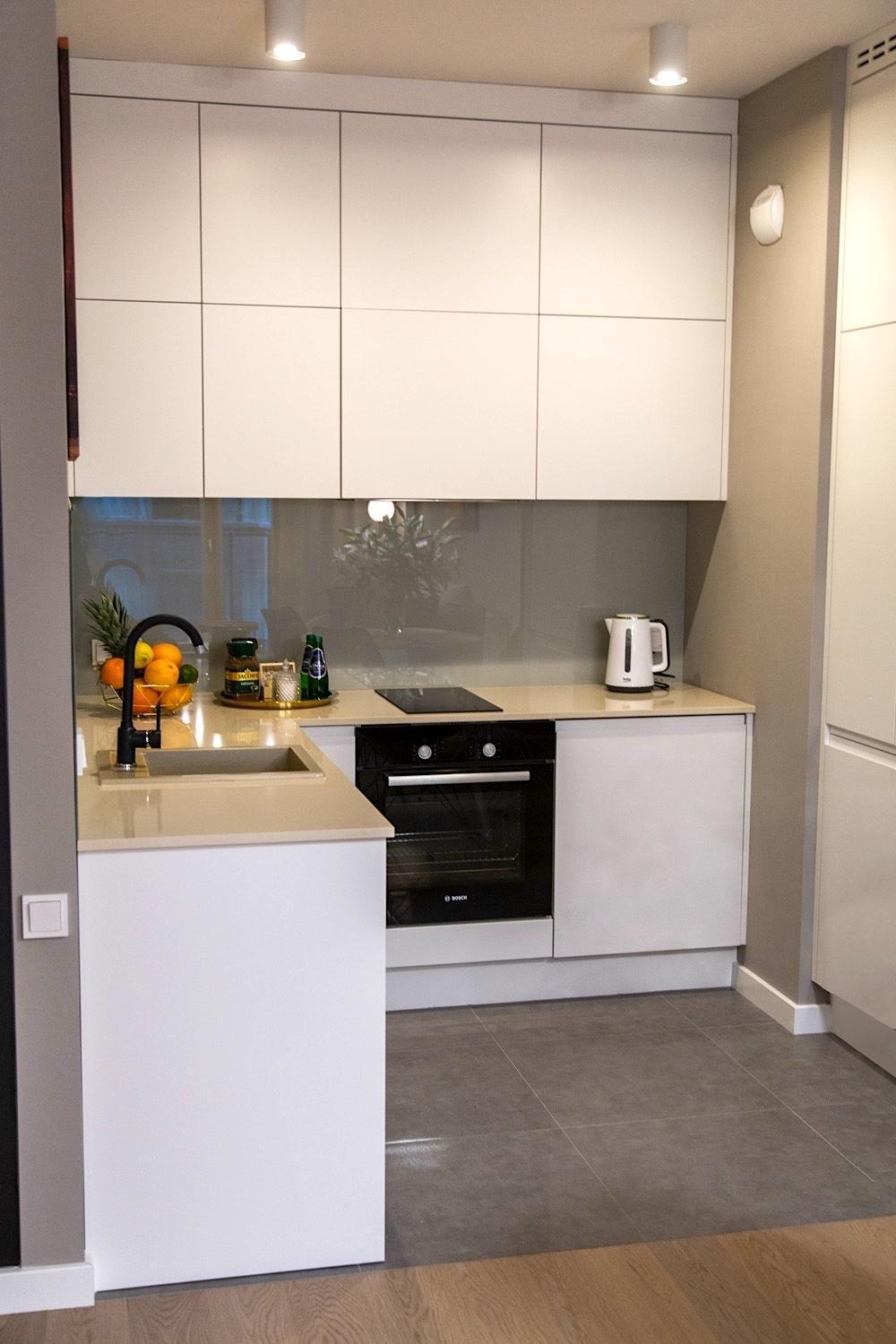Deluxe One-Bedroom Apartment