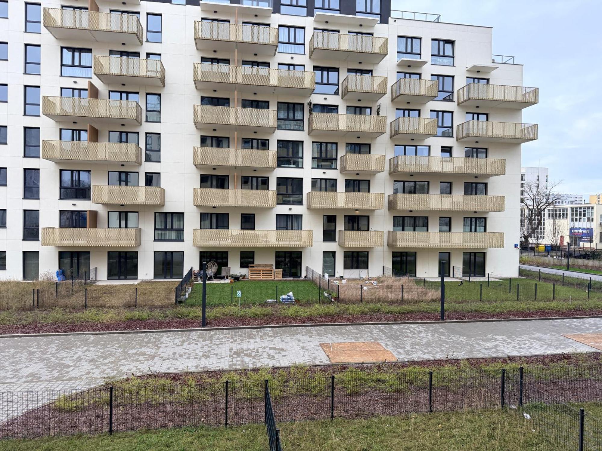 Superior One-Bedroom Apartment Balcony