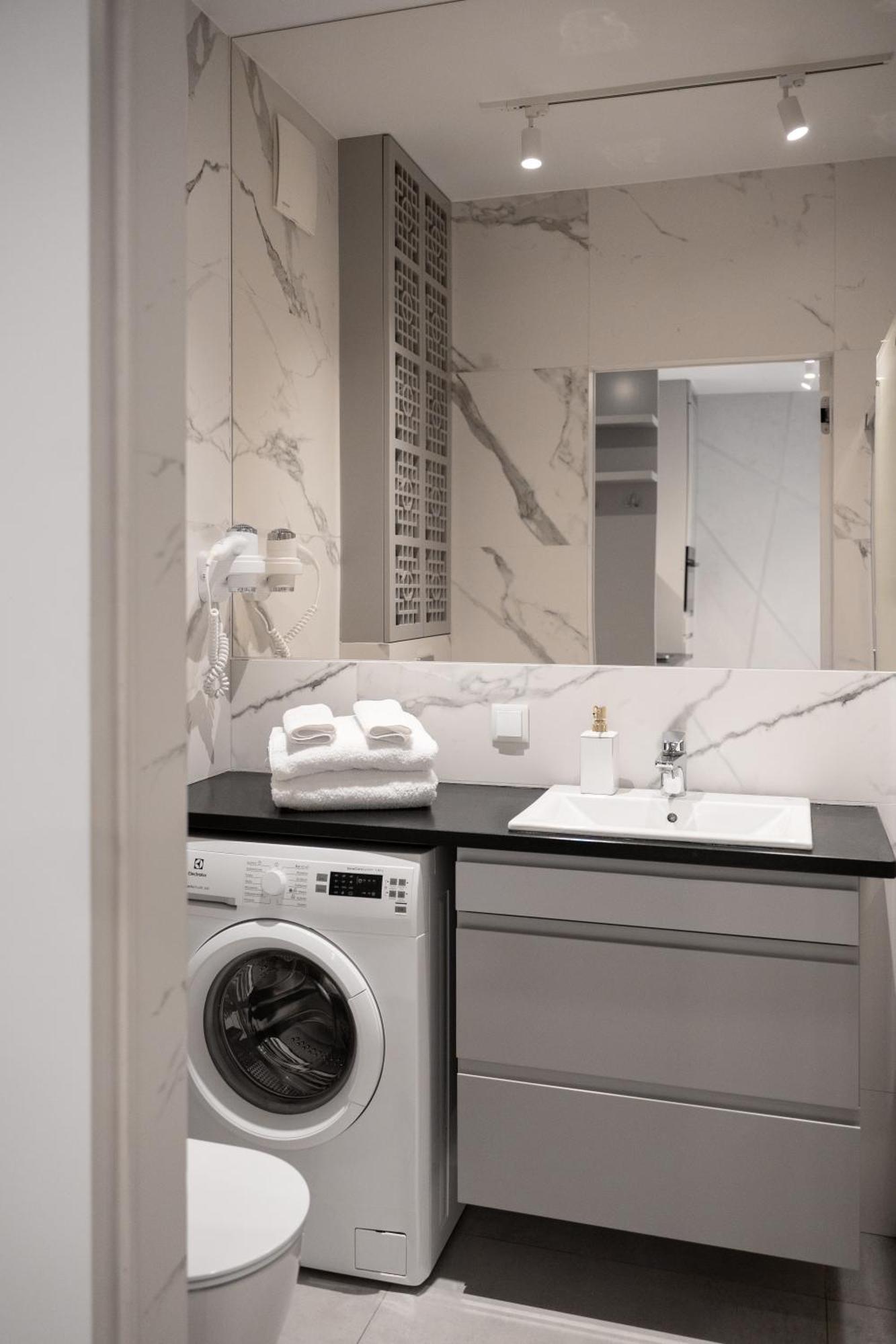 Deluxe One-Bedroom Apartment