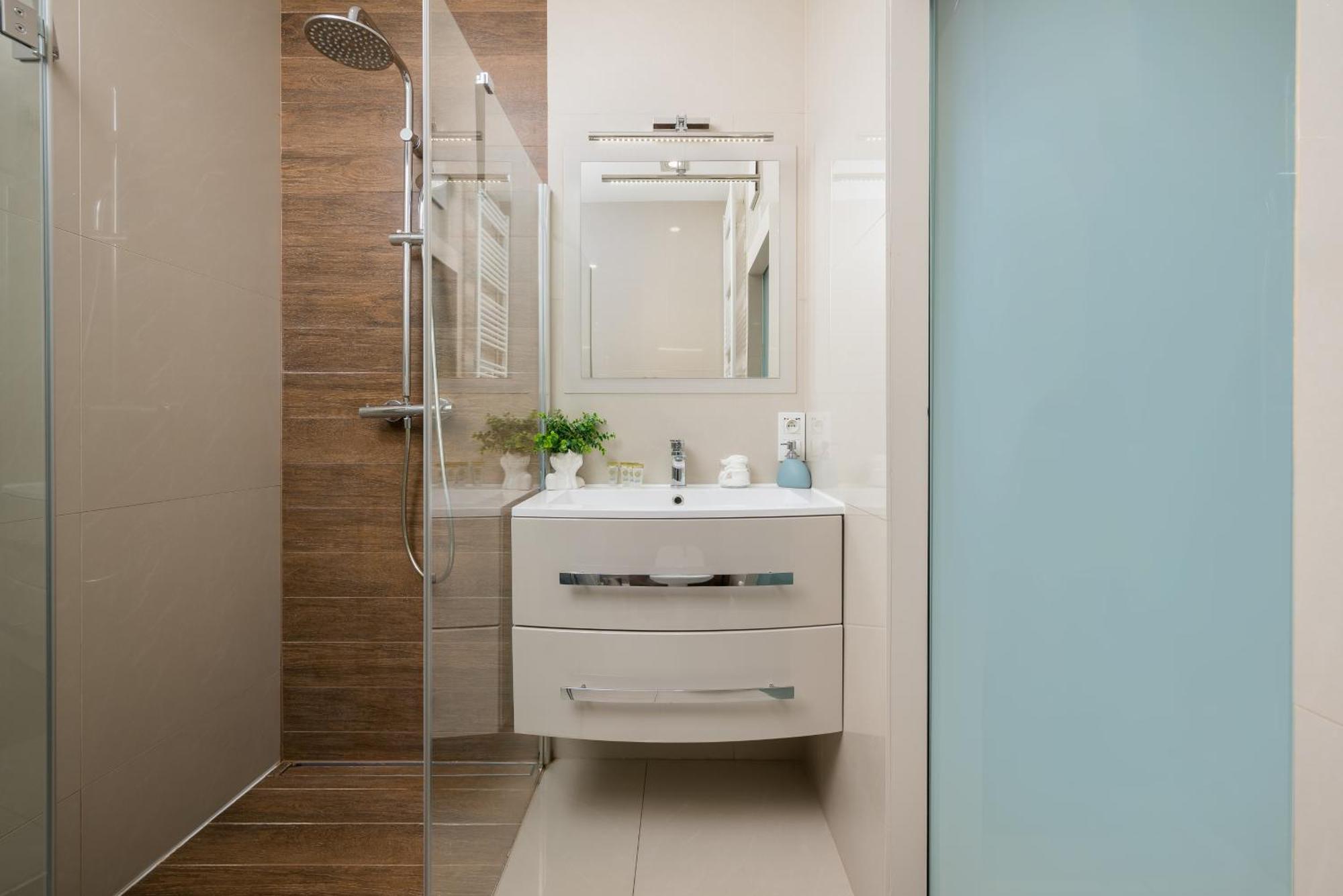 One-Bedroom Deluxe Apartment
