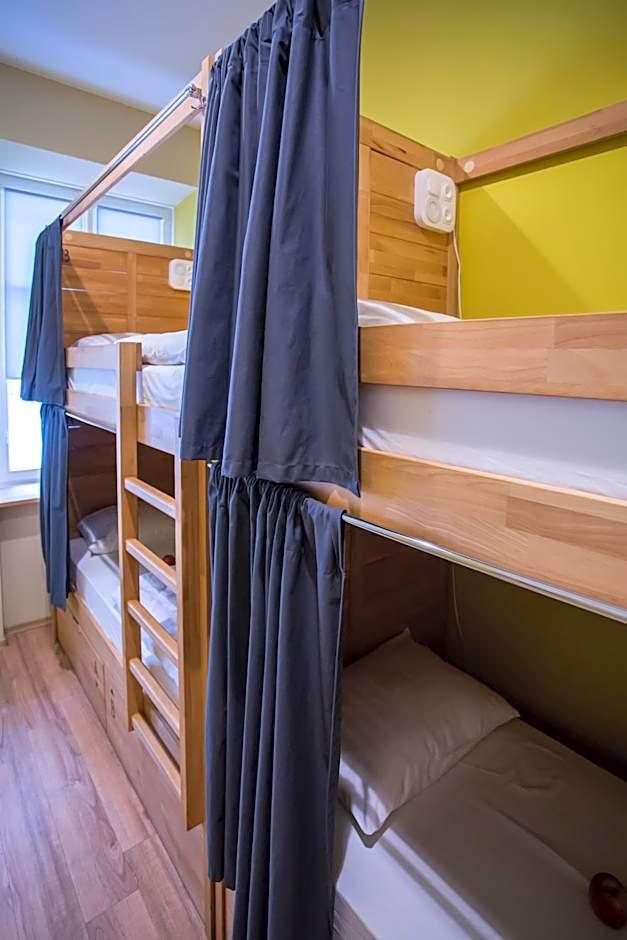Bed 4-Bed Mixed Dorm