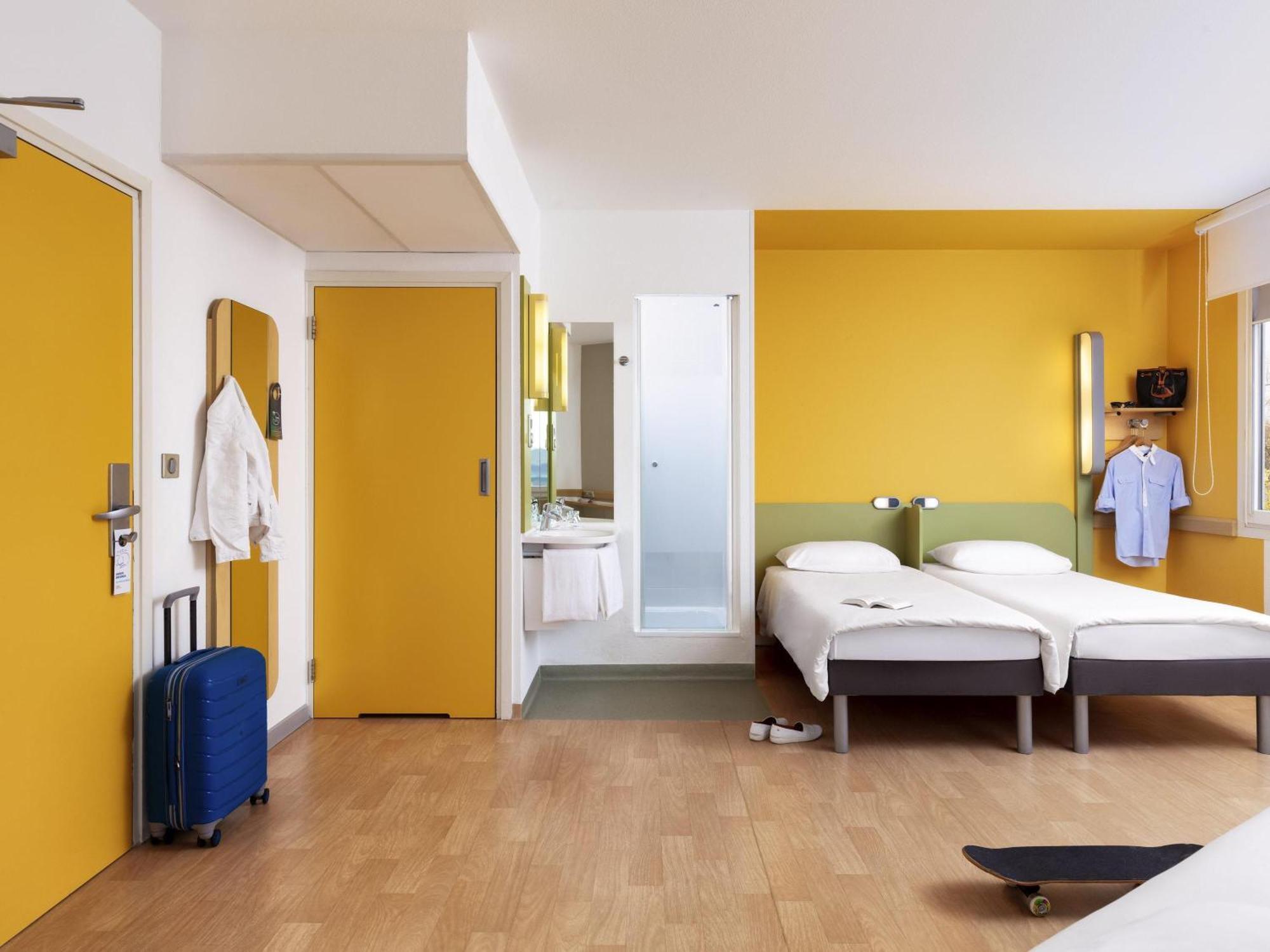 Standard Room Three Single Beds