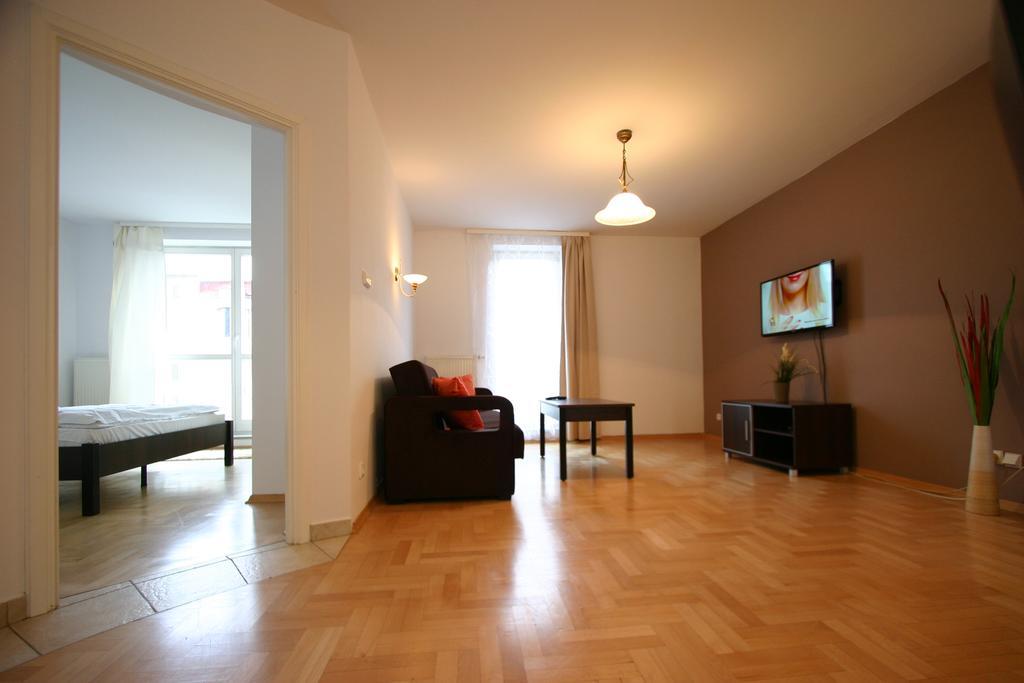 Apartament typu Suite z 3 sypialniami – ulica Hoża 58/60