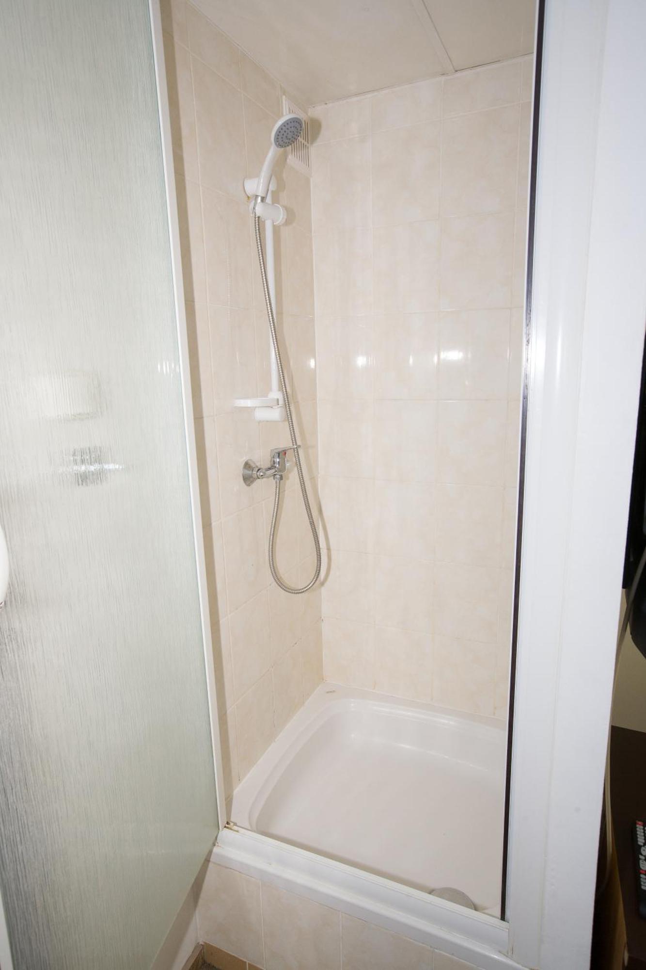 Classic Double Room Shower