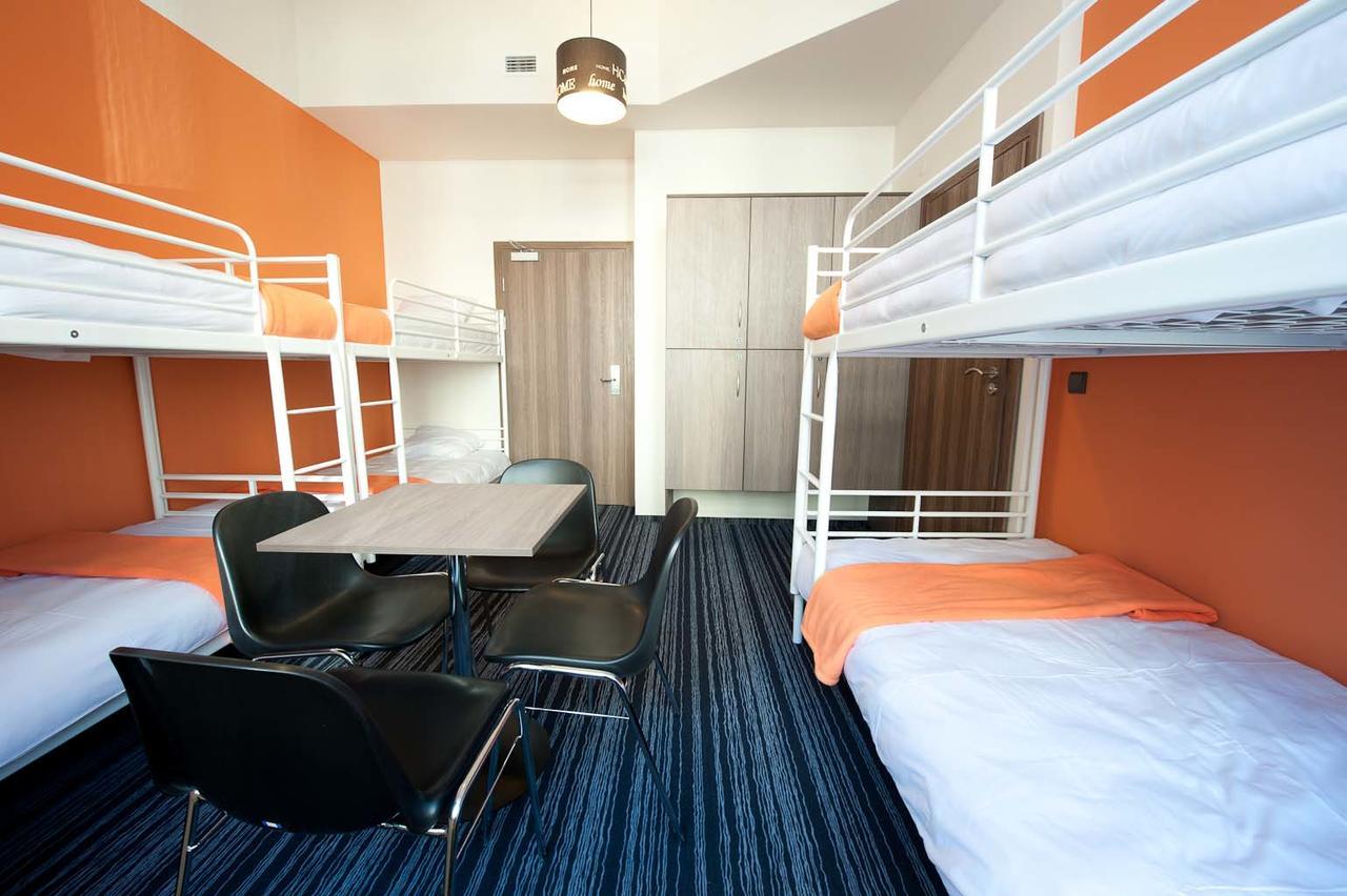 Economy six-bed room private bathroom