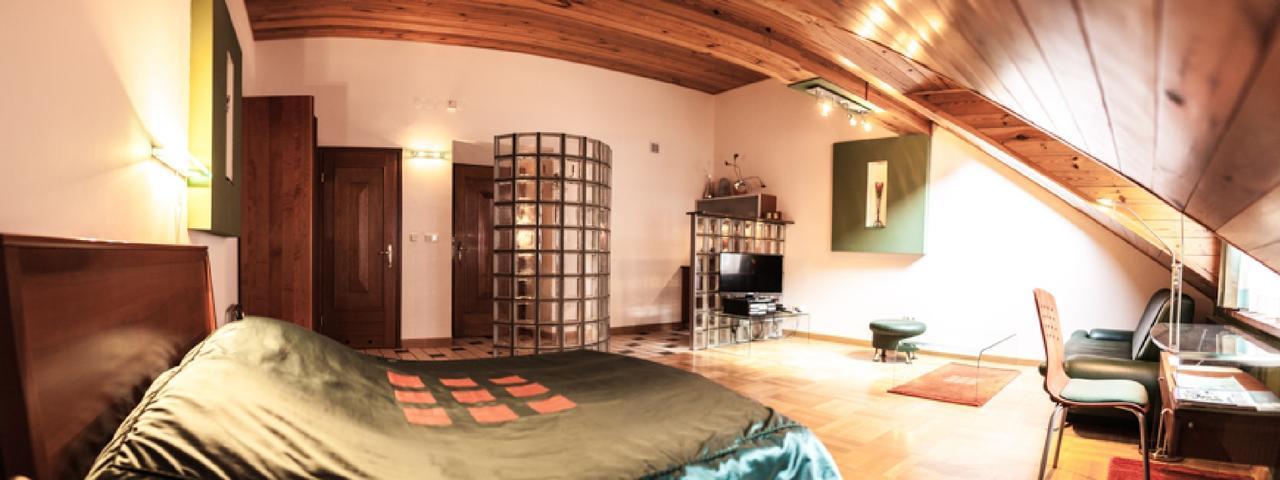 Studio Apartment,535474089:JPEG