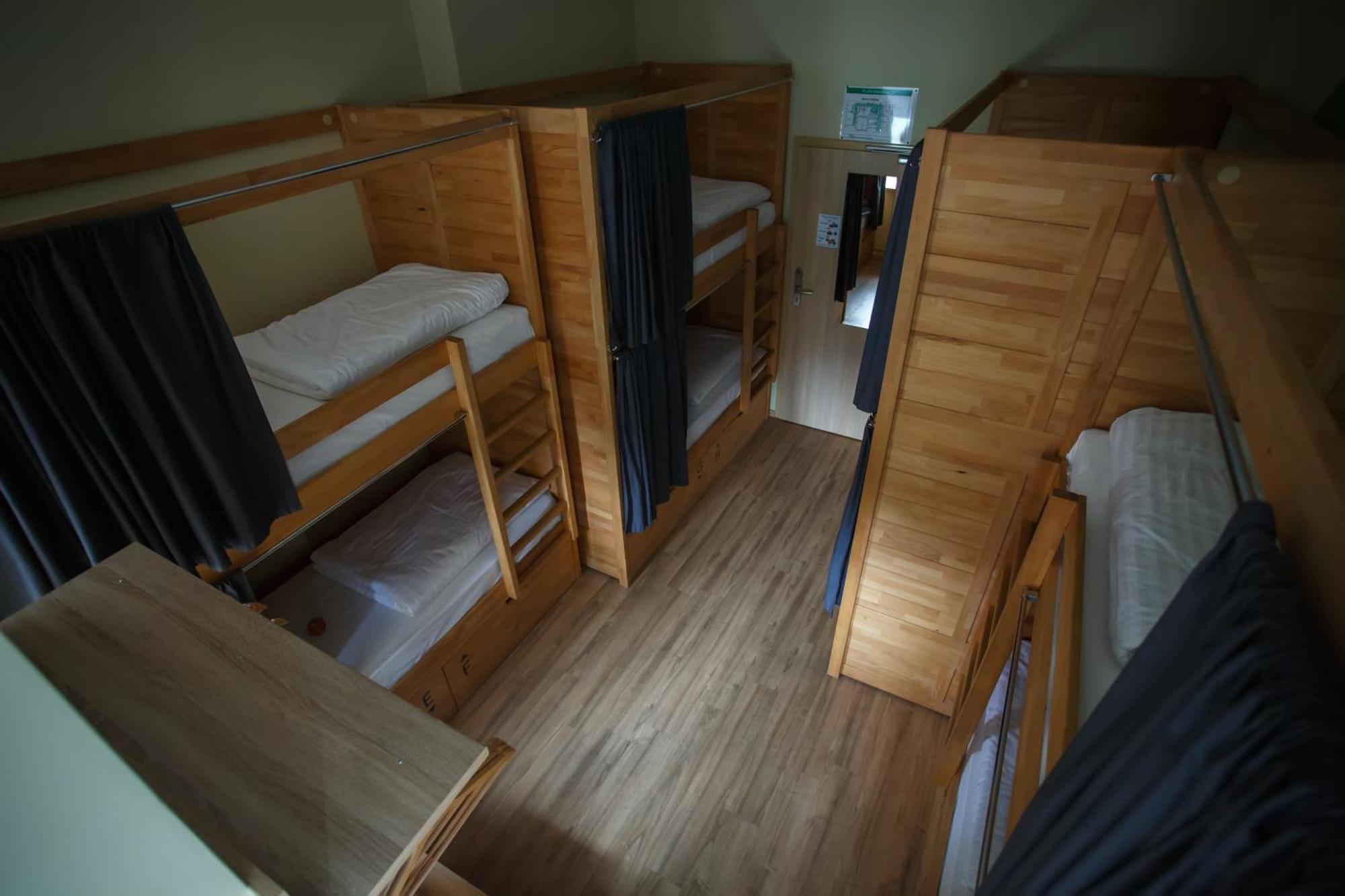 Bed 8-Bed Mixed Dorm