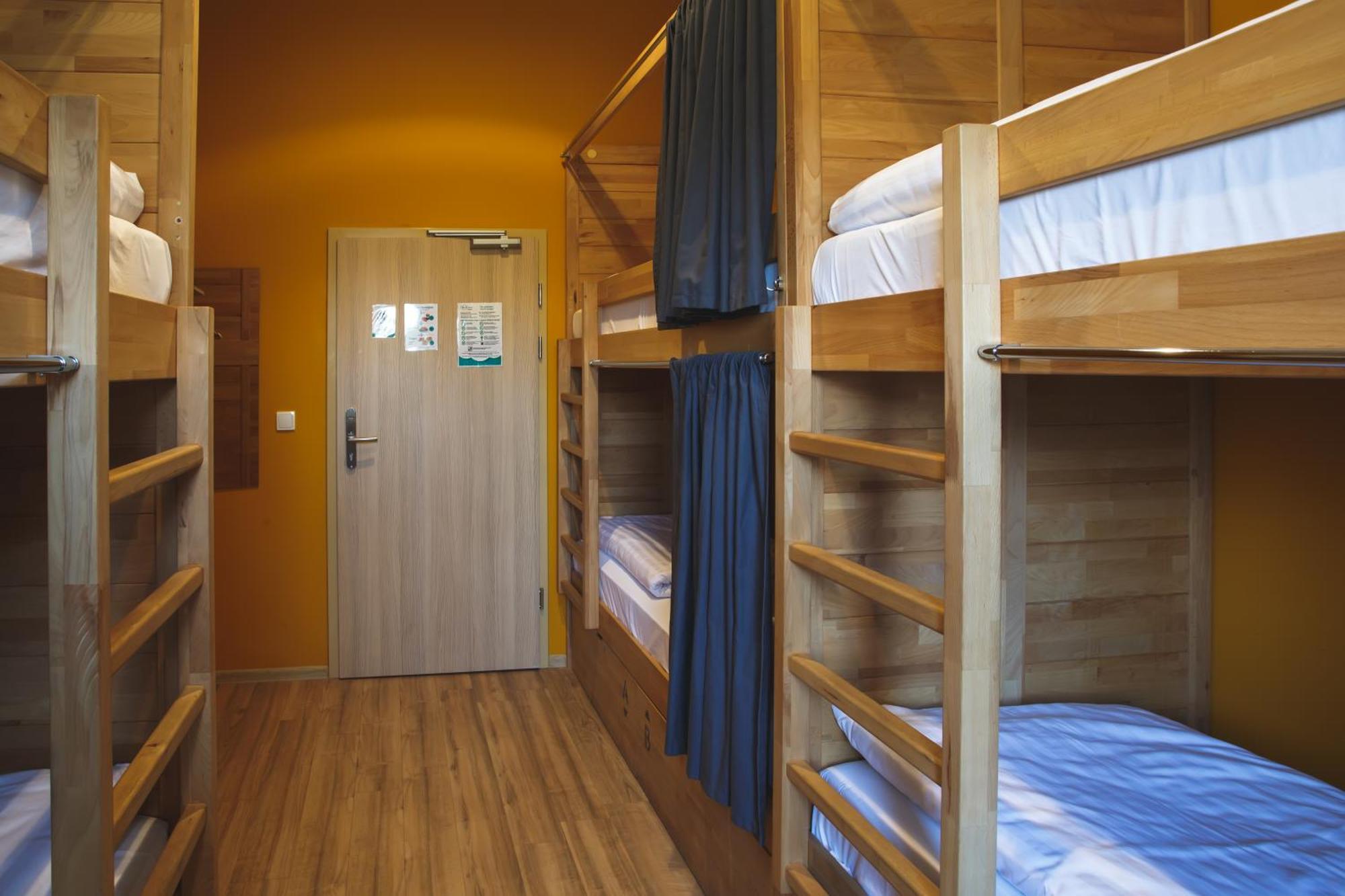 Bed 6-Bed Mixed Dorm