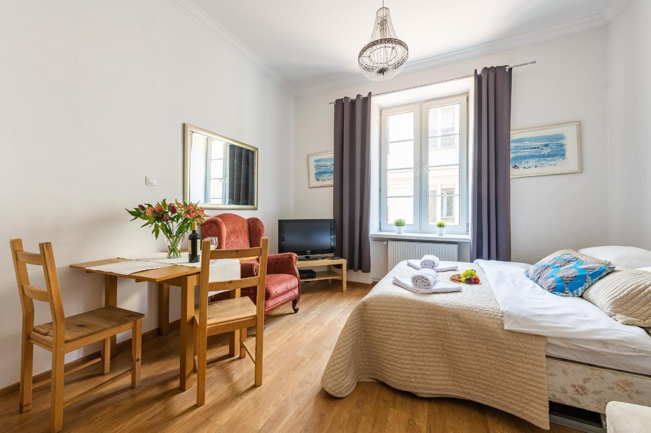 One-Bedroom Apartment 12 Miodowa Street