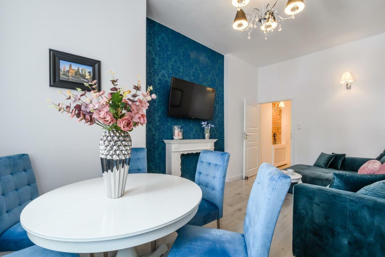 Deluxe Apartment 13A