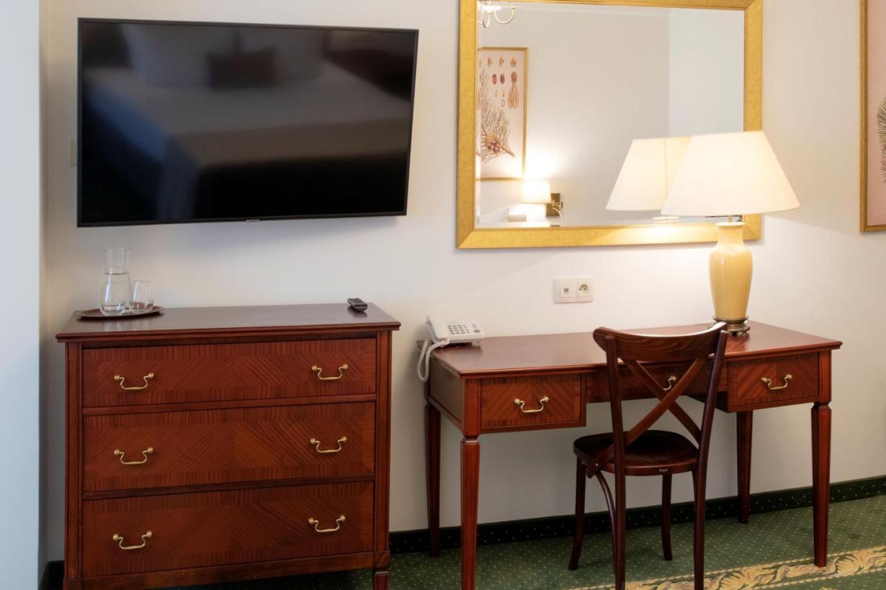 Deluxe King Suite