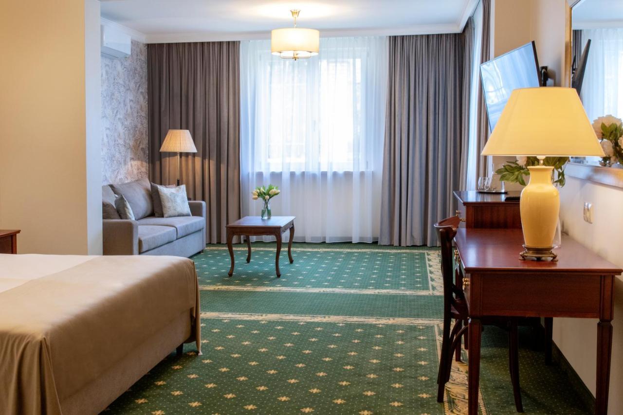 Deluxe King Suite