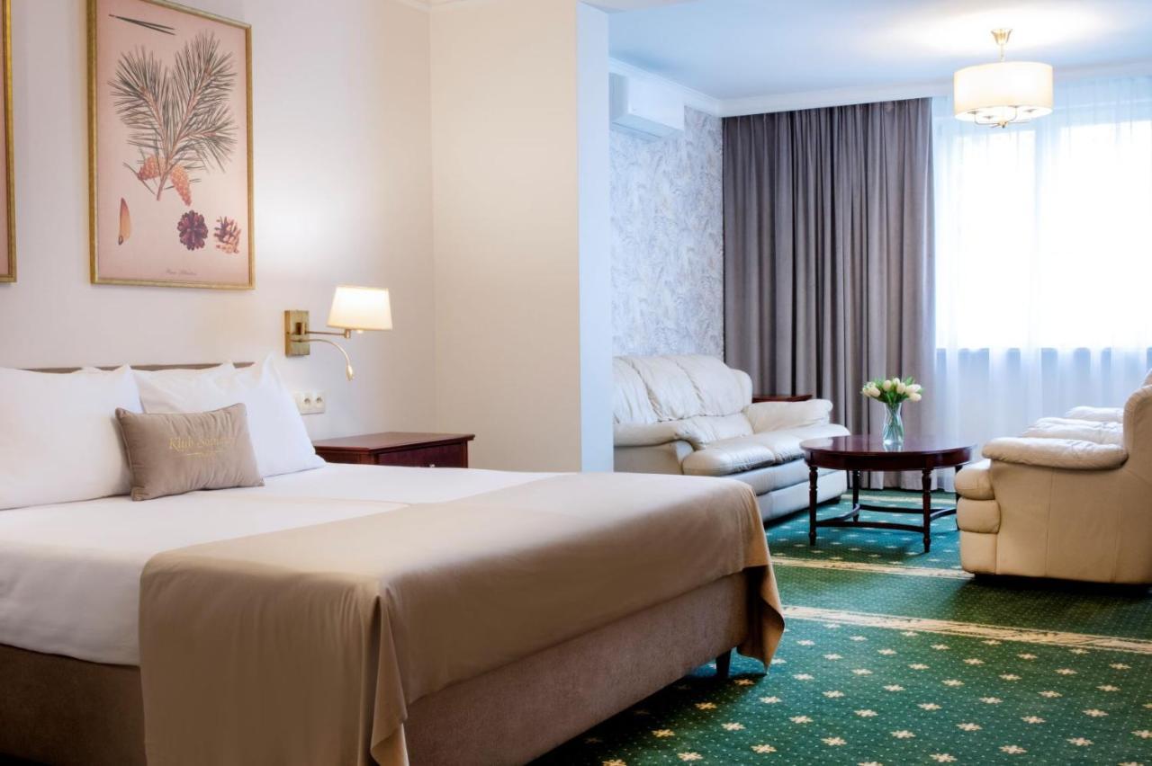 Deluxe King Suite