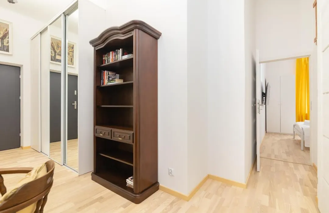 Metro Politechnika Vintage Apartment By Bookinghost-1