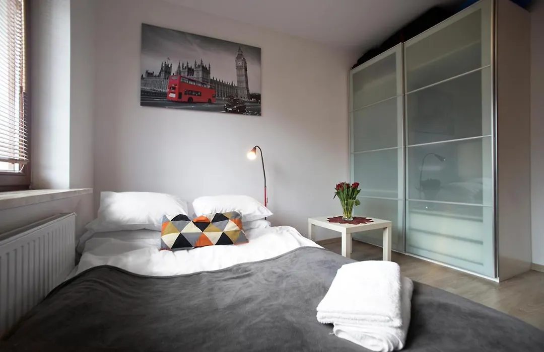 Airport Okecie Klobucka P&O Serviced Apartments-1