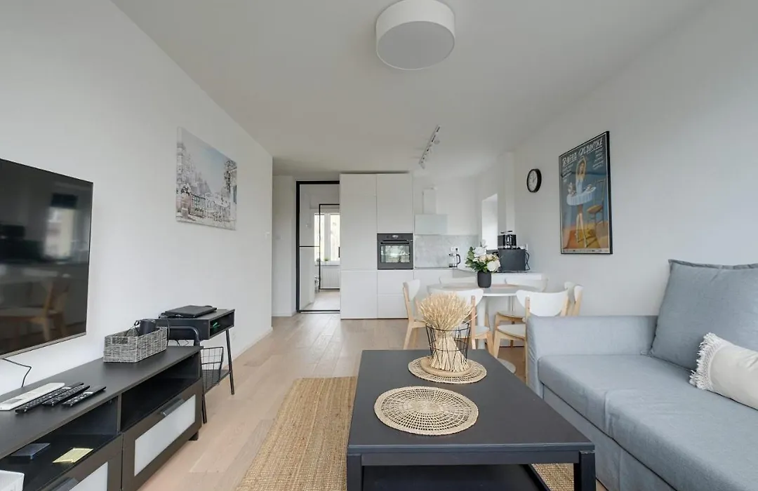 Luxurious 3Br Apt Center-1
