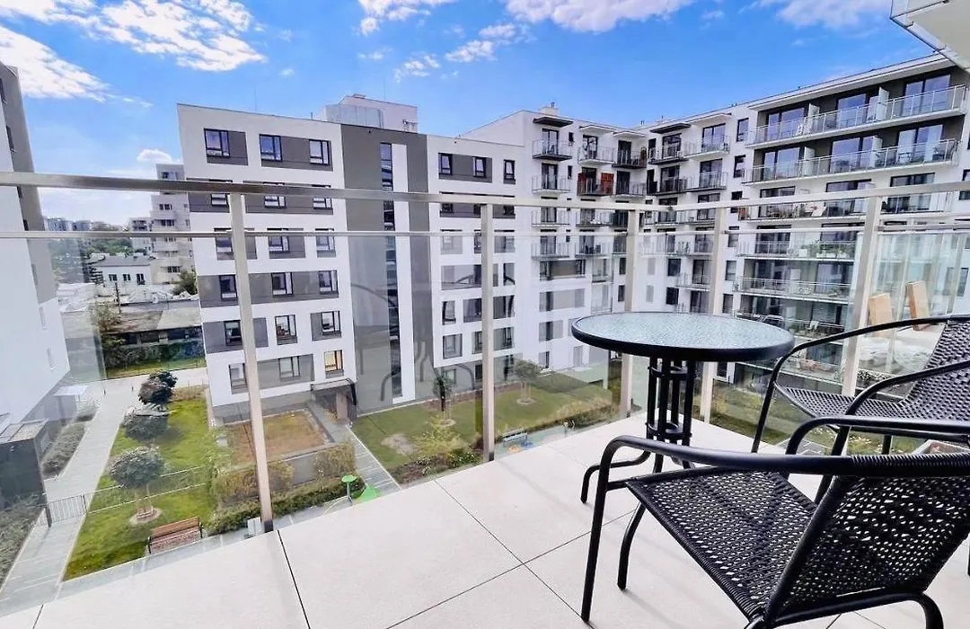 Easy & Comfortable, With Balcony, Very Close To The Center-1