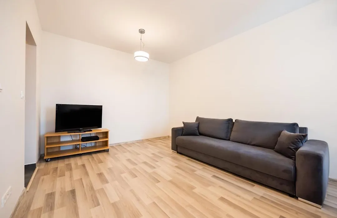 Praga Delightful Apartment By Bookinghost-1