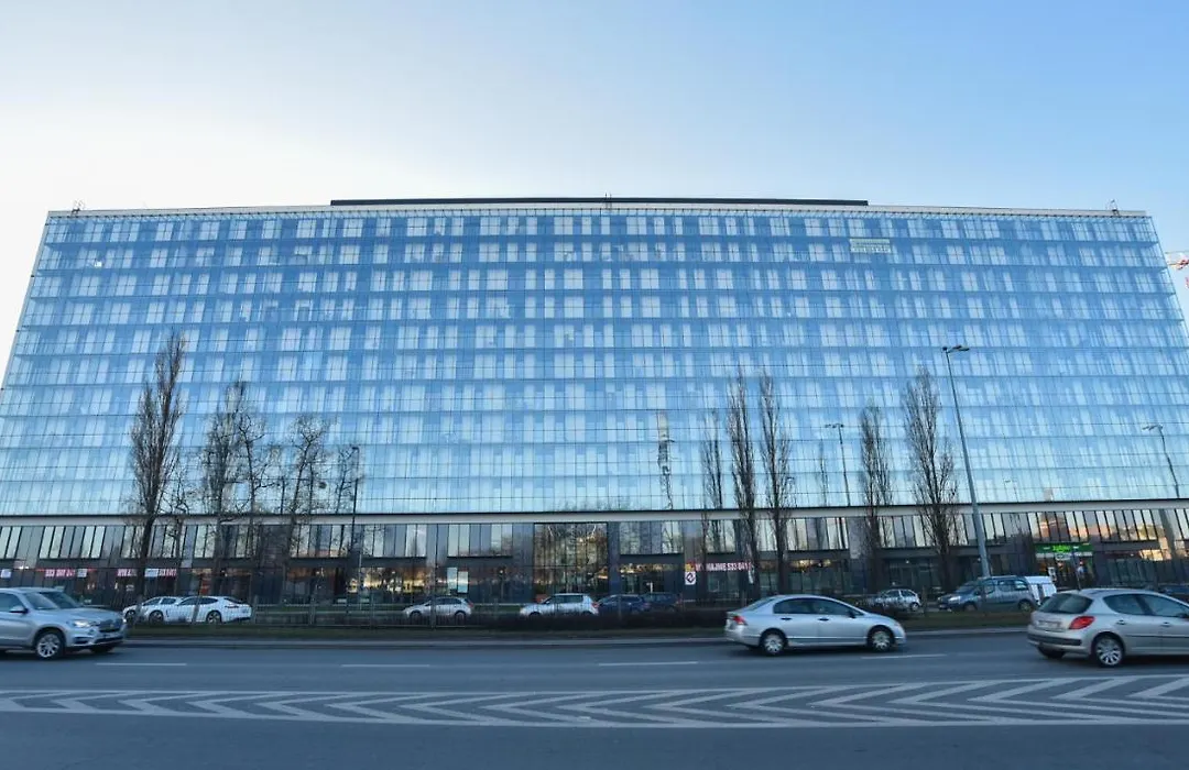 Prymasa Tysiaclecia 83A Oddzielna Sypialnia Z Garazem By Perfect Apart 530-1