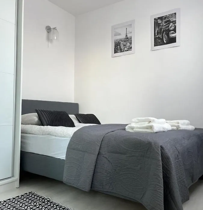 Warsaw Inside Solec With Private Parking-1