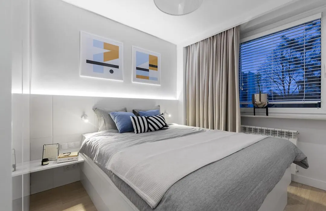 Apartament Bielany 3 Min From Metro With 5-Meals Per Day Diet Catering, Air Conditioning And Free Parking-1