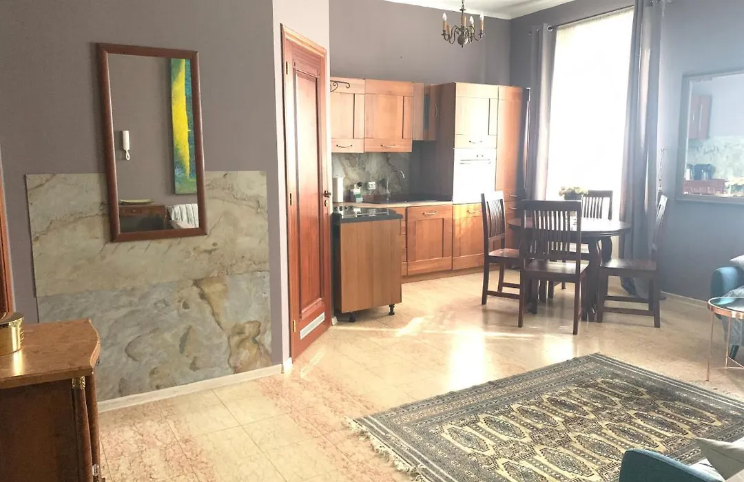 Barbican Heritage Apartment In The Heart Of Old Town 2 Bedrooms-1