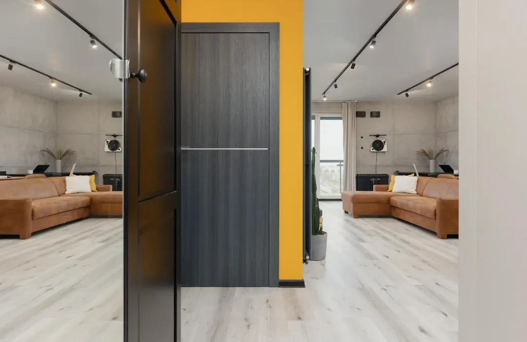 Industrial Pet-Friendly Apartment With Movie Projector By Noclegi Renters-1