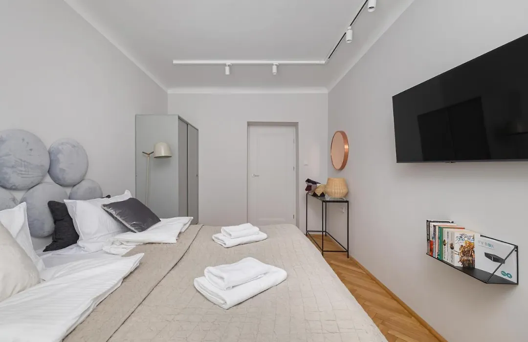 Apartment Close To The Old Town - Metro Station-1