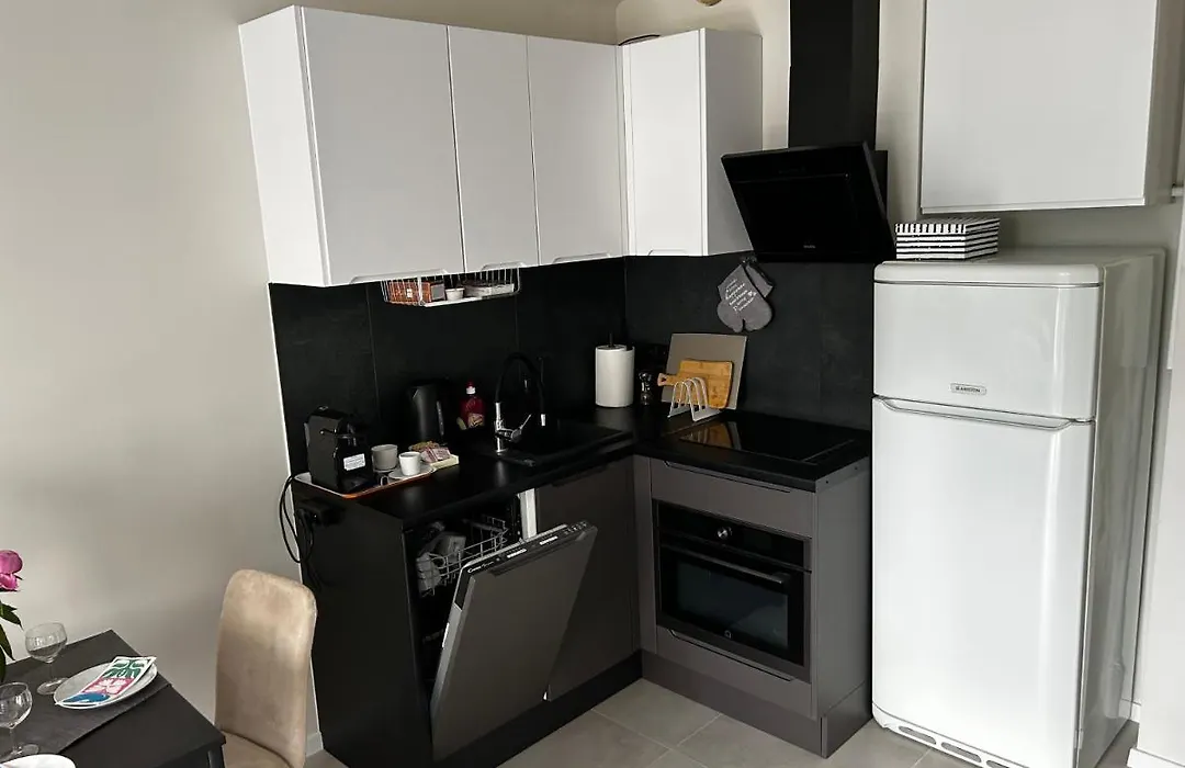 Sky Apartment Comfy Suite Pereca-1