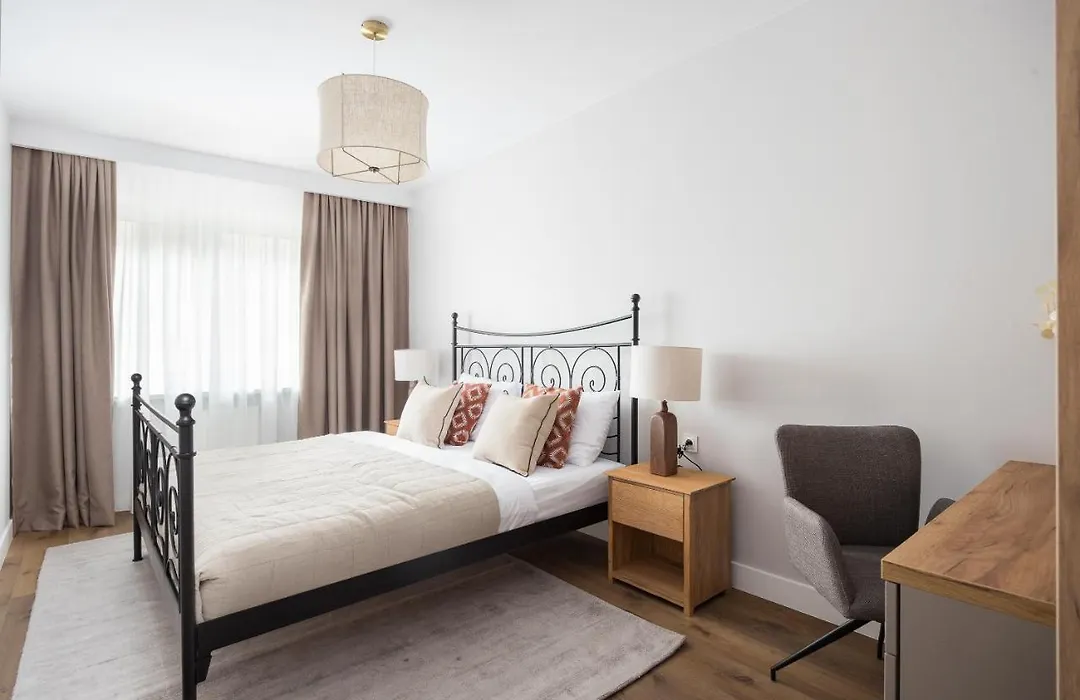 Metro Kabaty Elegant Apartment By Bookinghost-1