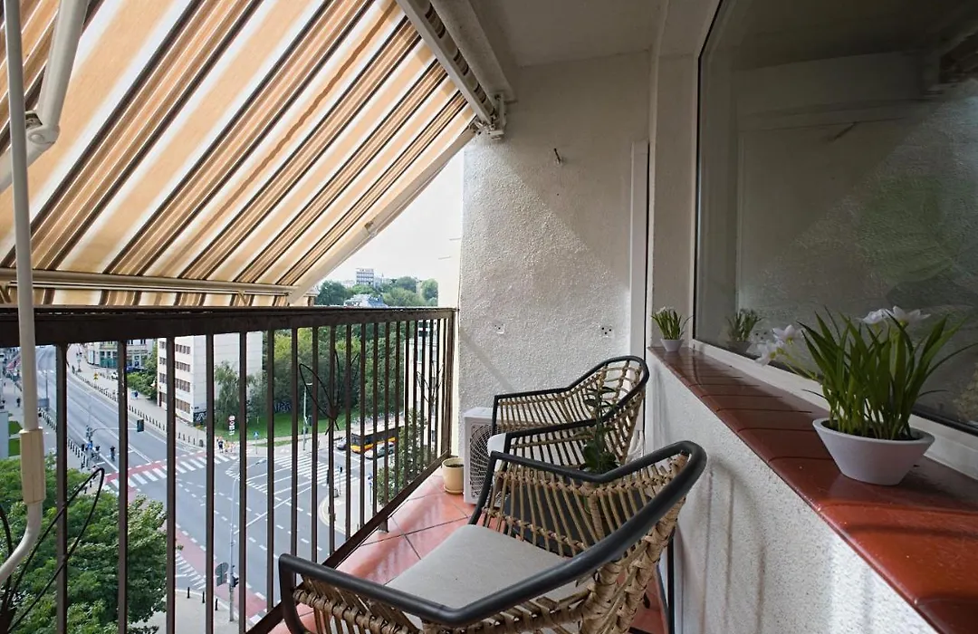 2Br Apt Balcony Tamka 17 AC-1