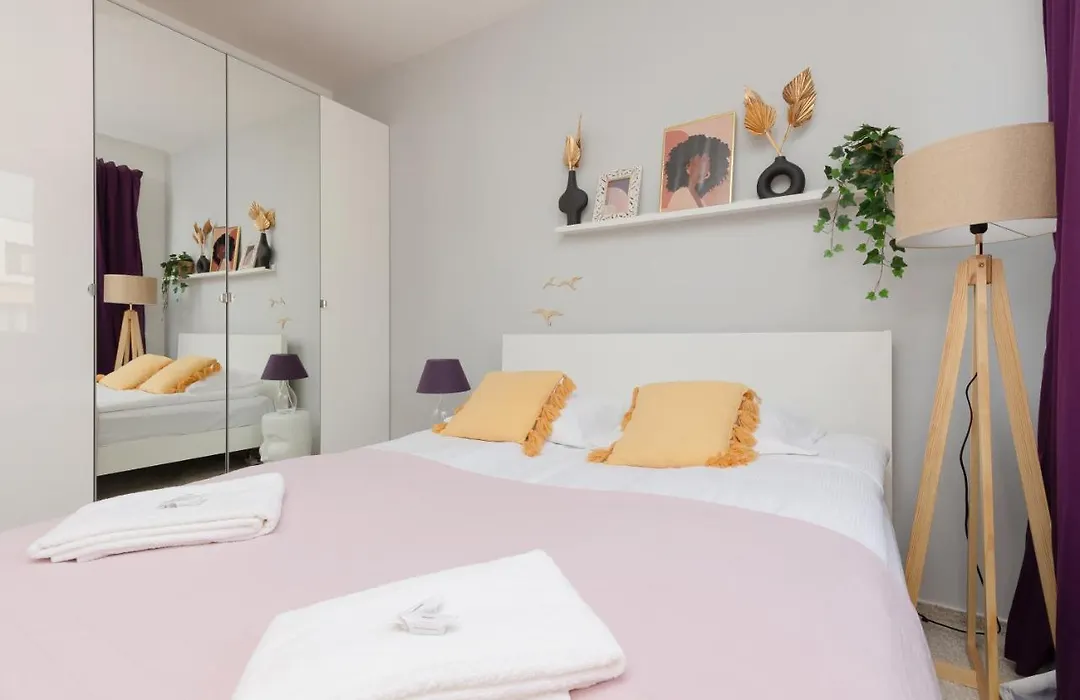Symboliczna Apartment With Balcony & Parking Warsaw By Noclegi Renters-1
