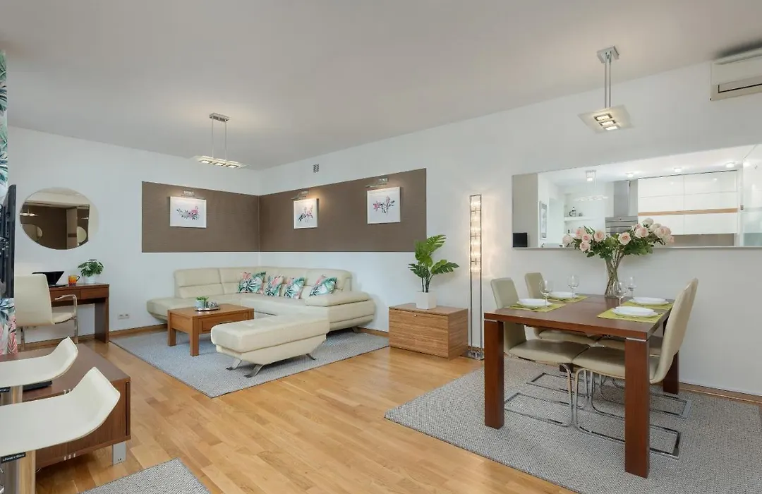 Cosy Apartment With Parking In The City Centre Warszawa By Noclegi Renters-1