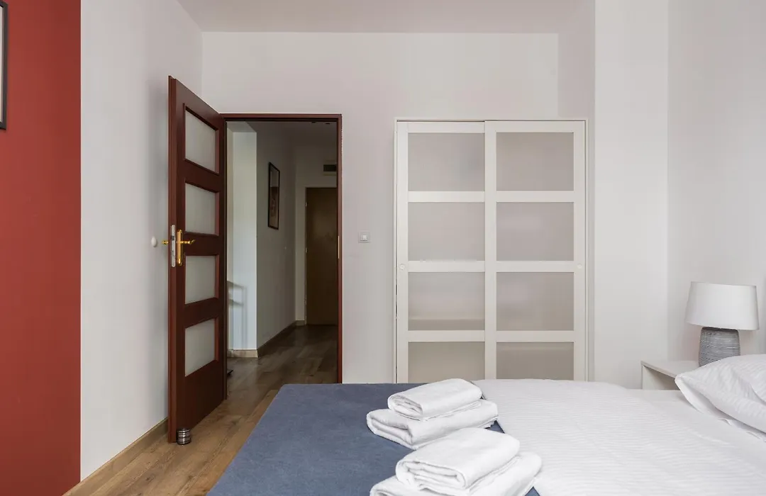 Metro Wilanowska Apartment With Spa By Bookinghost-1