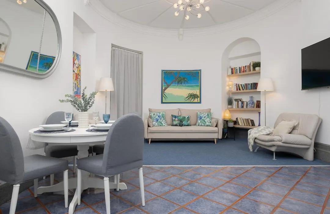 Spacious Apartment In The Warsaw City Center By Rent Like Home-1