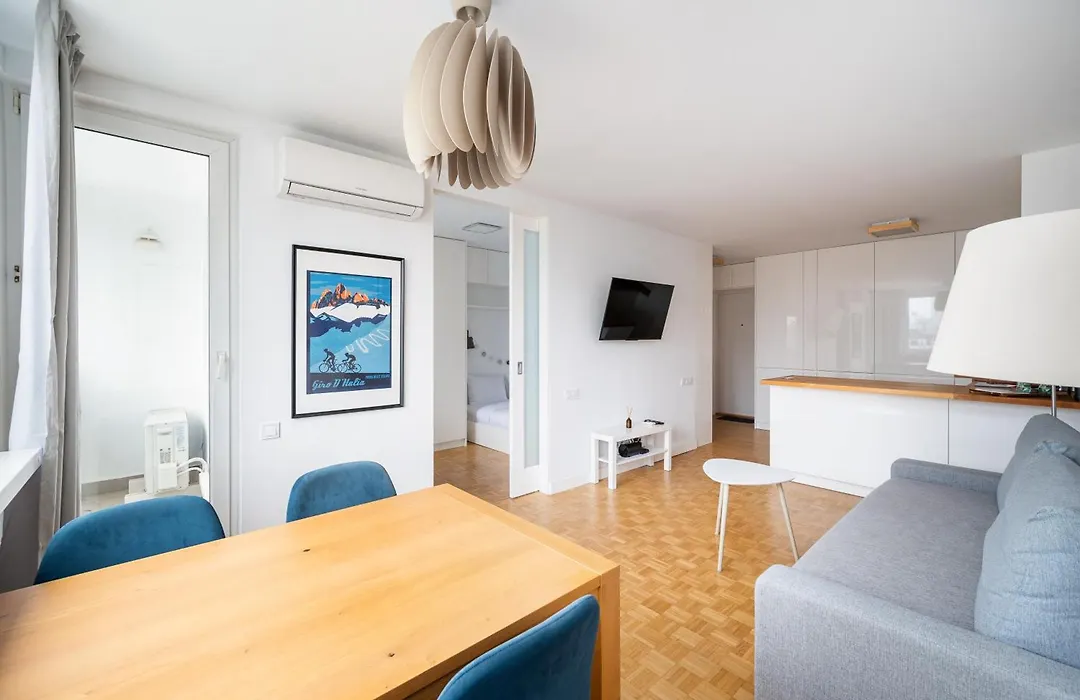 Plac Zawiszy Cosy Apartment by BookingHost-1