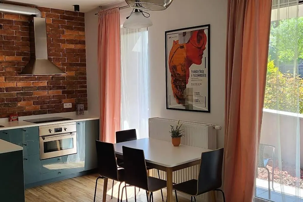 Lovely One-Bedroom Condo With Patio Free Parking-1