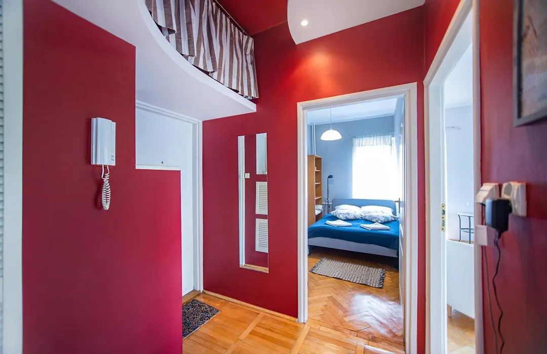 Hoza Str Apt. Great Location. Close To Everything.-1