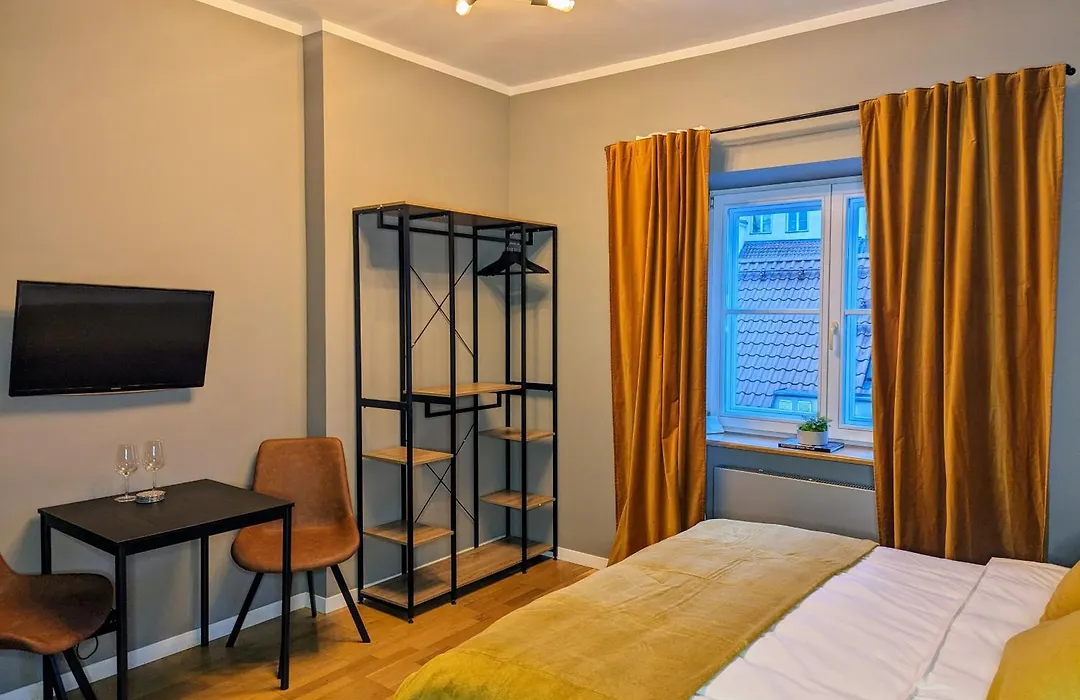 Bella Luna Luxury Suites - Chic Residence in Historic Square-1