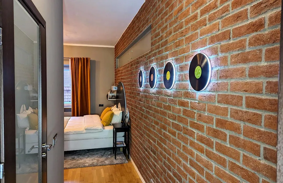 Bella Luna Luxury Suites - Chic Residence In Historic Square-1