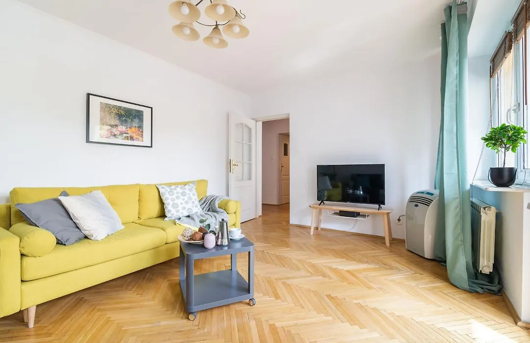 Warm & Family Friendly Apartment With Balcony By Noclegi Renters-1