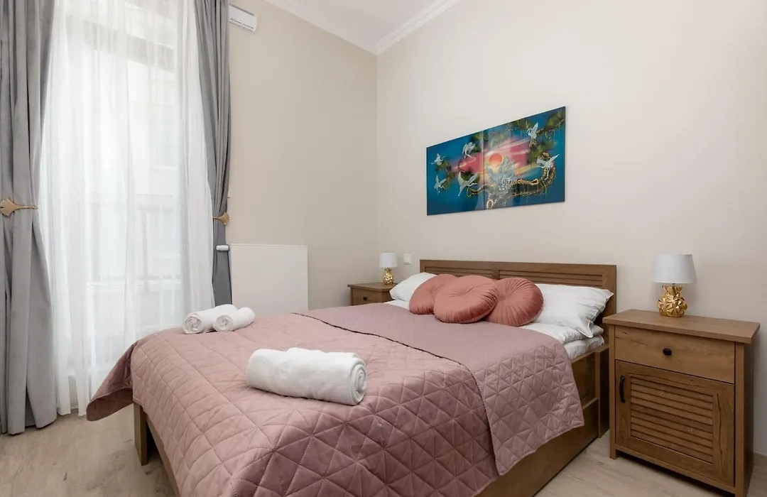 Aleja Solidarnosci 60B II By Noclegi Renters-1
