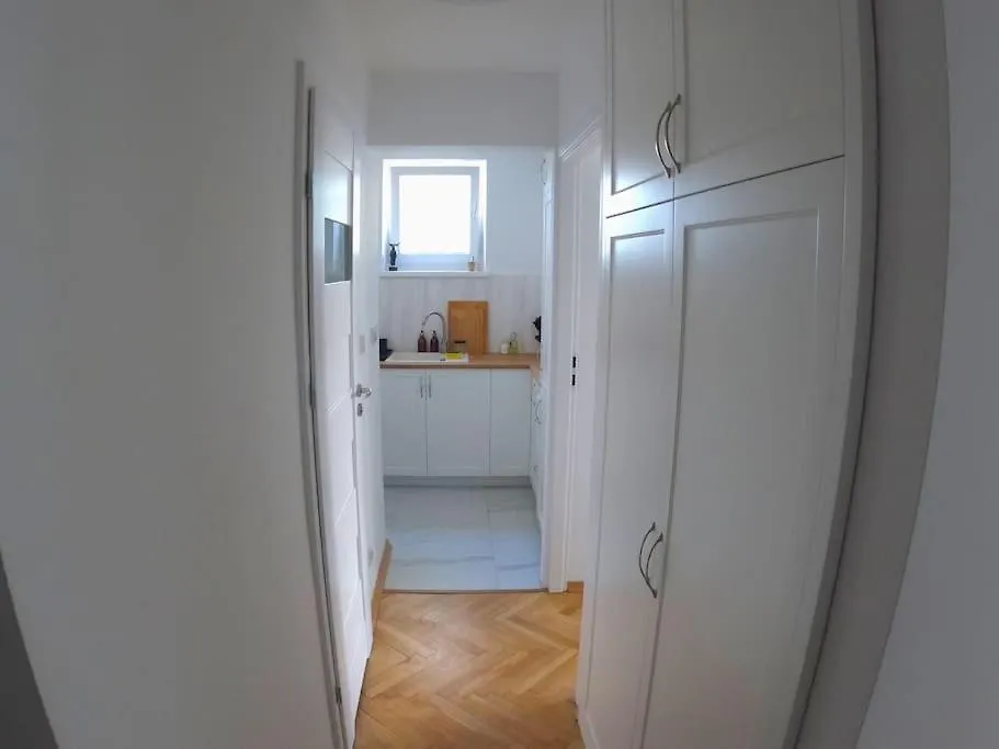 Sliska Central Location, High Standard-1