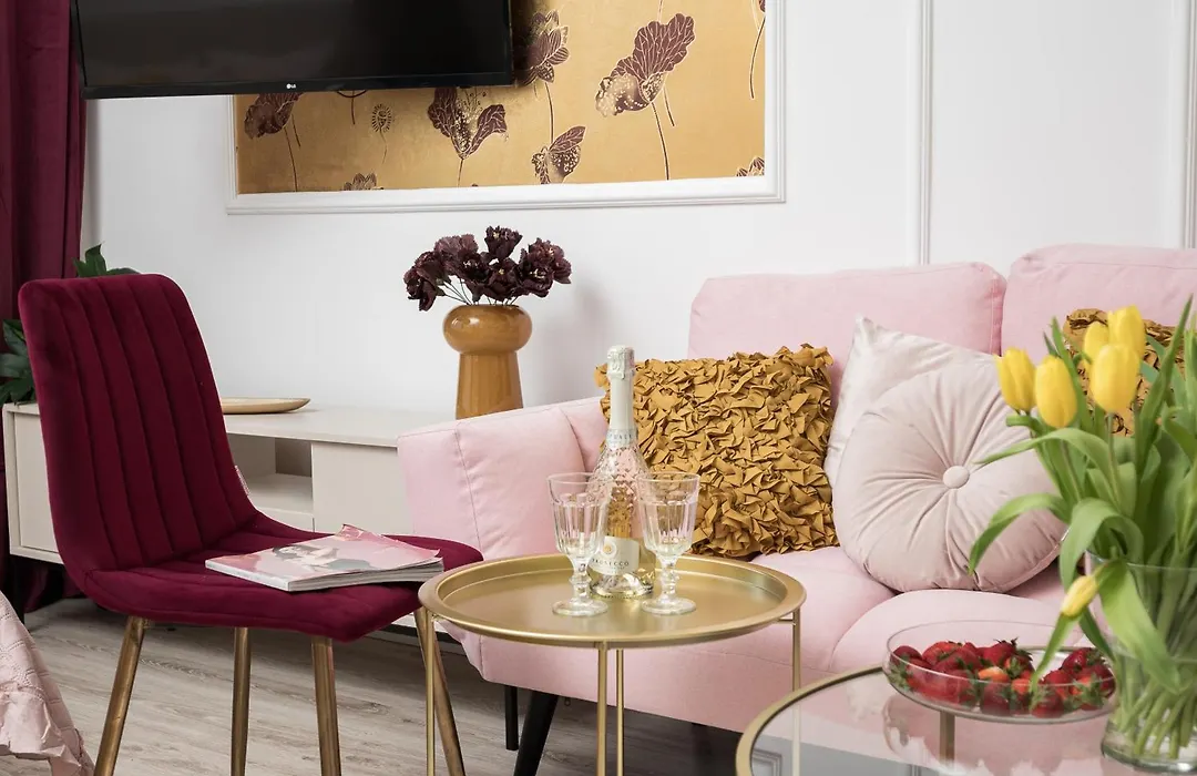 Pink Elephant 2X1Br Studio In Historic Tenement House 1 Km From Warsaw Central-1
