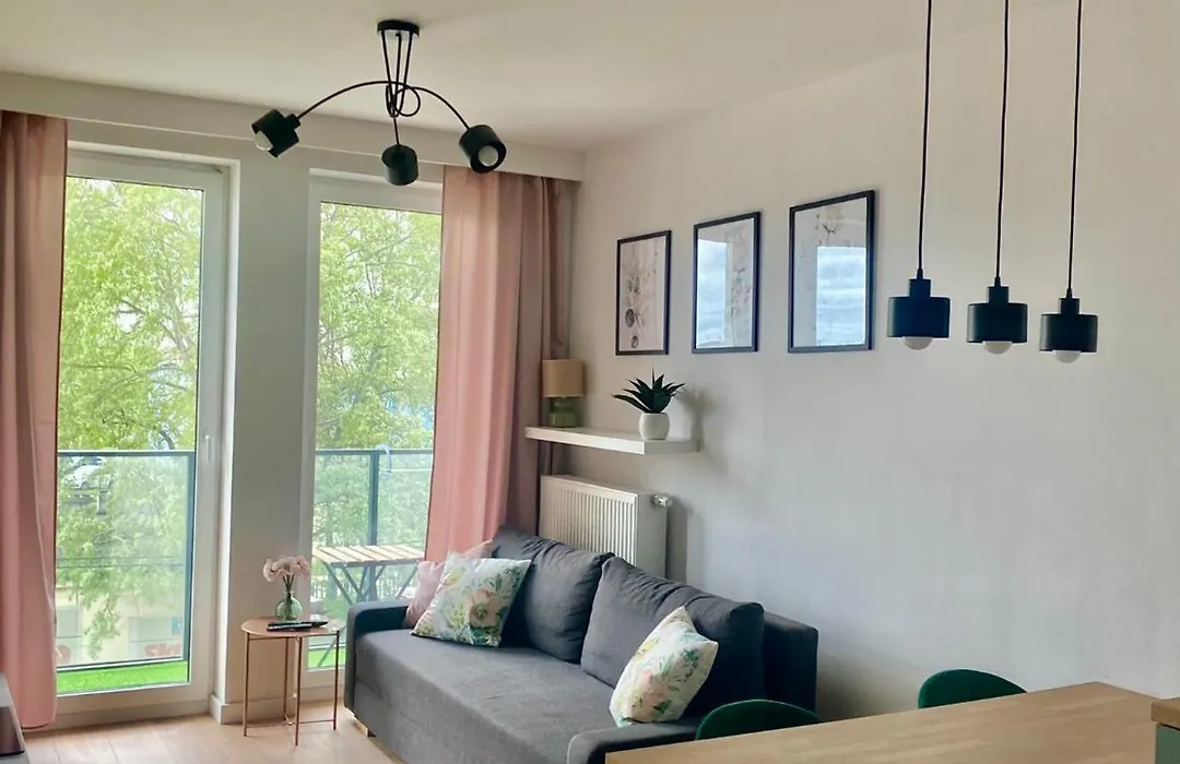 Airport Green Apartment Kl21 - Air Condition & Free Parking-1