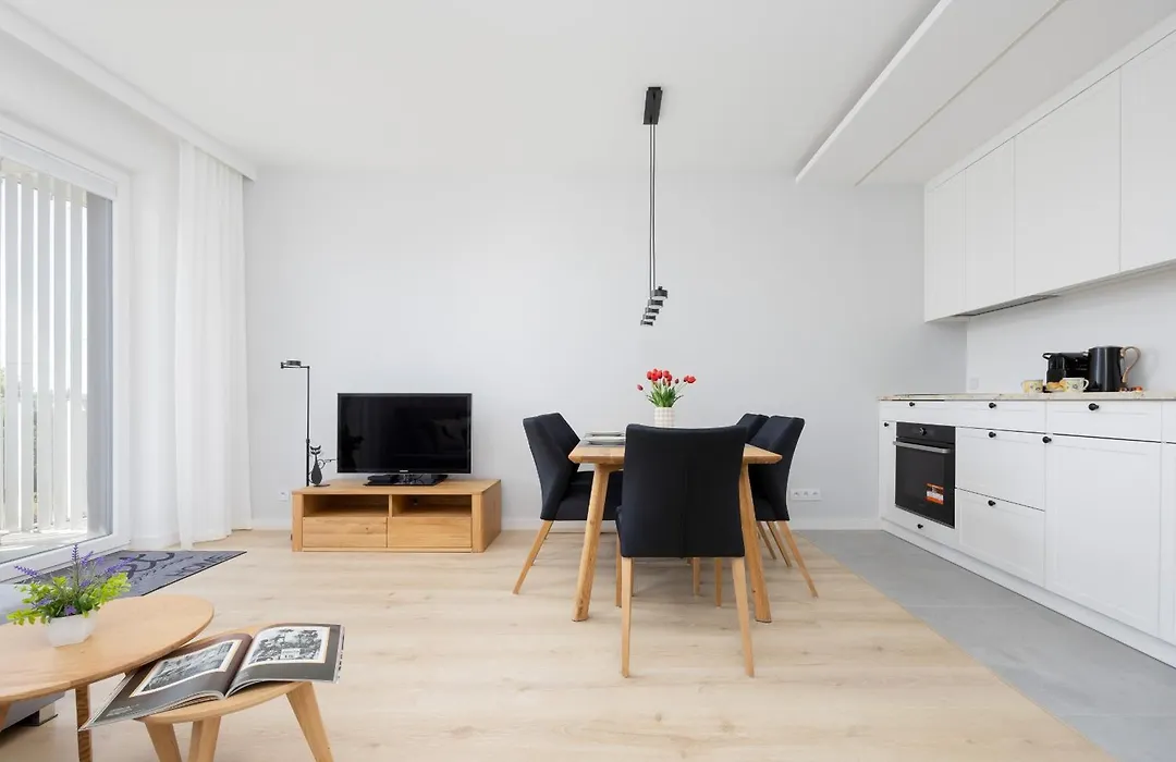 Stacja Wola Nowoczesny Apartament z Balkonem i Parkingiem Warszawa by Noclegi Renters-1