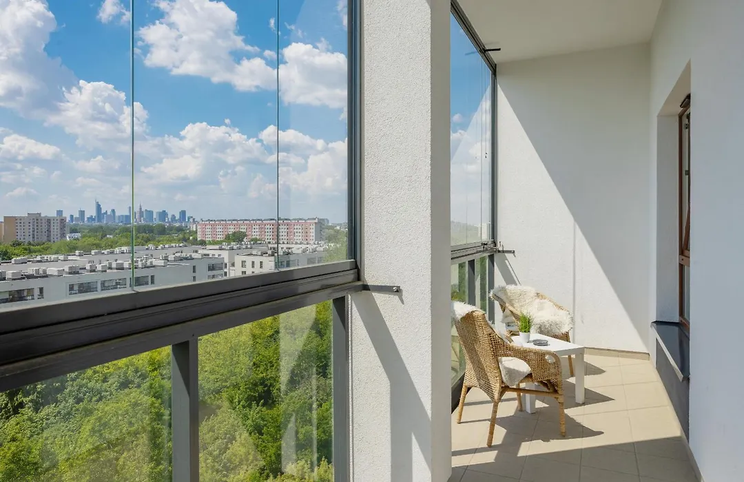 Nowoczesny Apartament z Parkingiem na Pradze Południe w Warszawie by Noclegi Renters-1