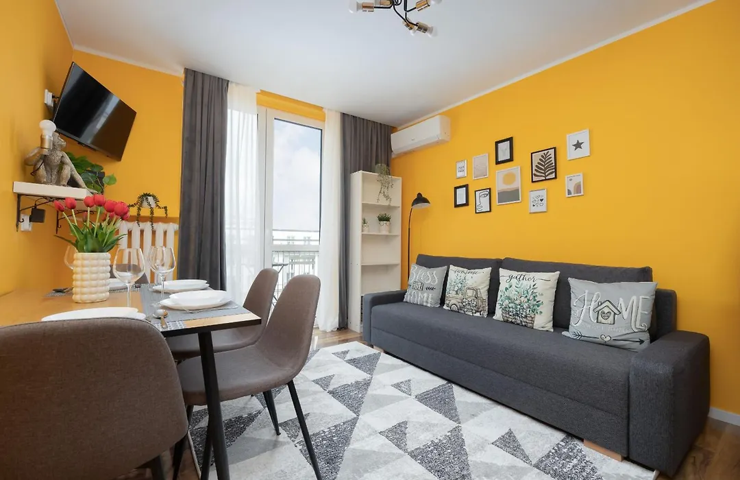 Apartament na Alejach Jerozolimskich przy Pałacu Kultury i Nauki by Noclegi Renters-1