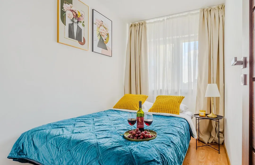 Lumina I 3-room Apartment with Balcony I on Aleje Solidarności-1